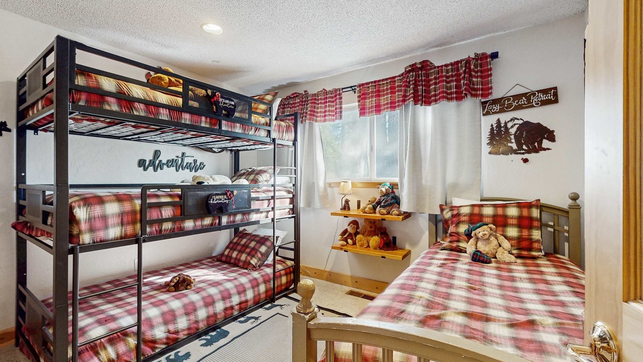 Photo of Bedroom in Country Club Estates