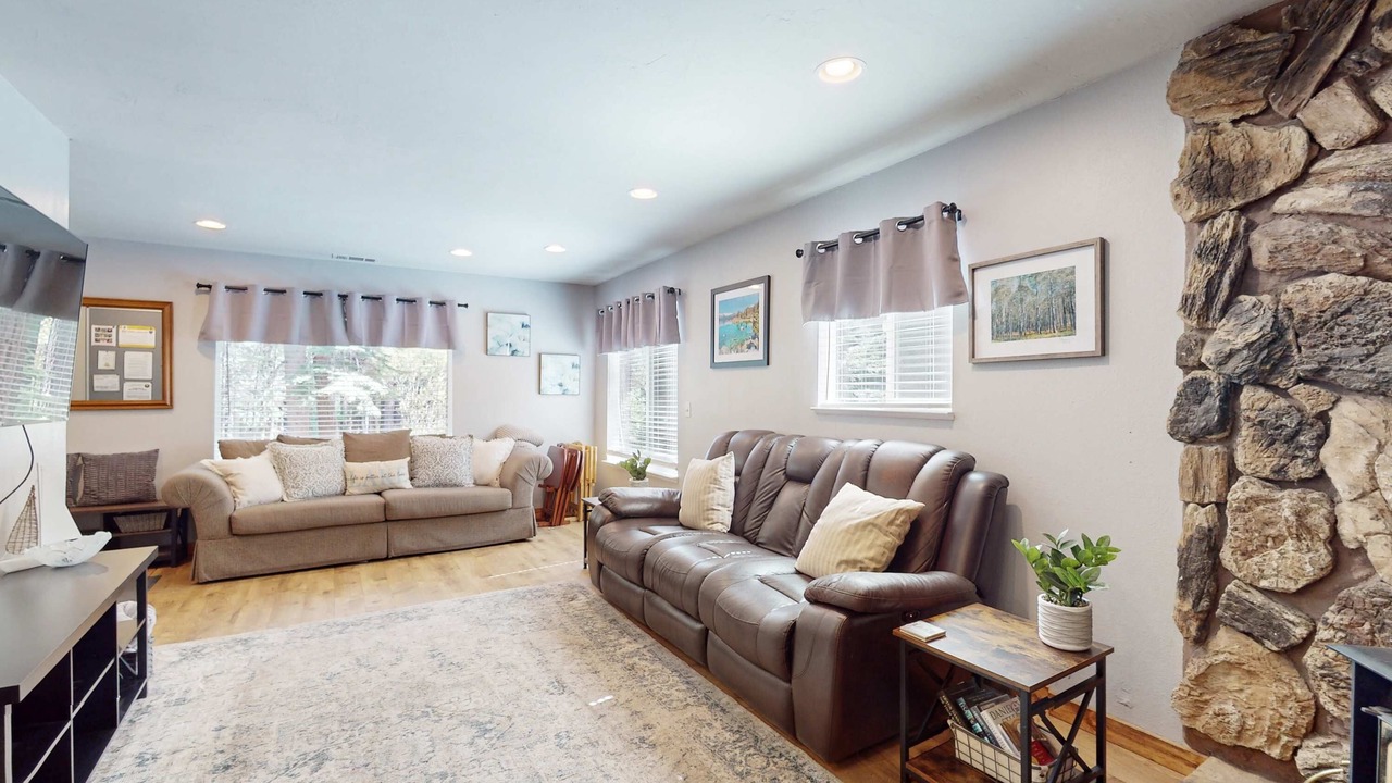 Photo of Livingroom in North Upper Truckee