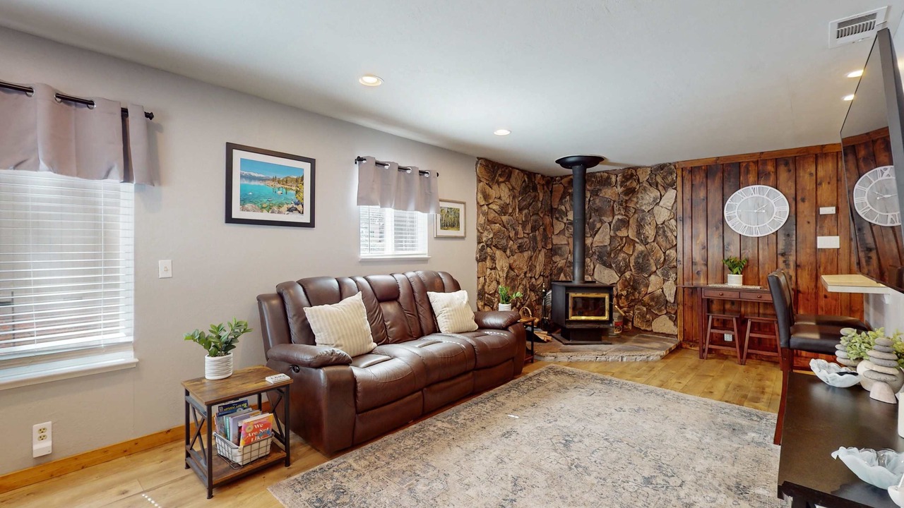 Photo of Livingroom in North Upper Truckee