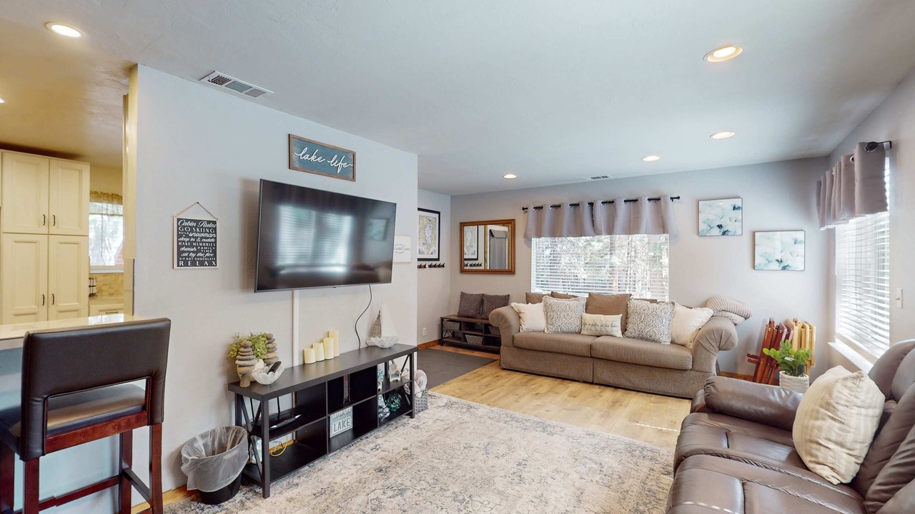 Photo of Livingroom in North Upper Truckee