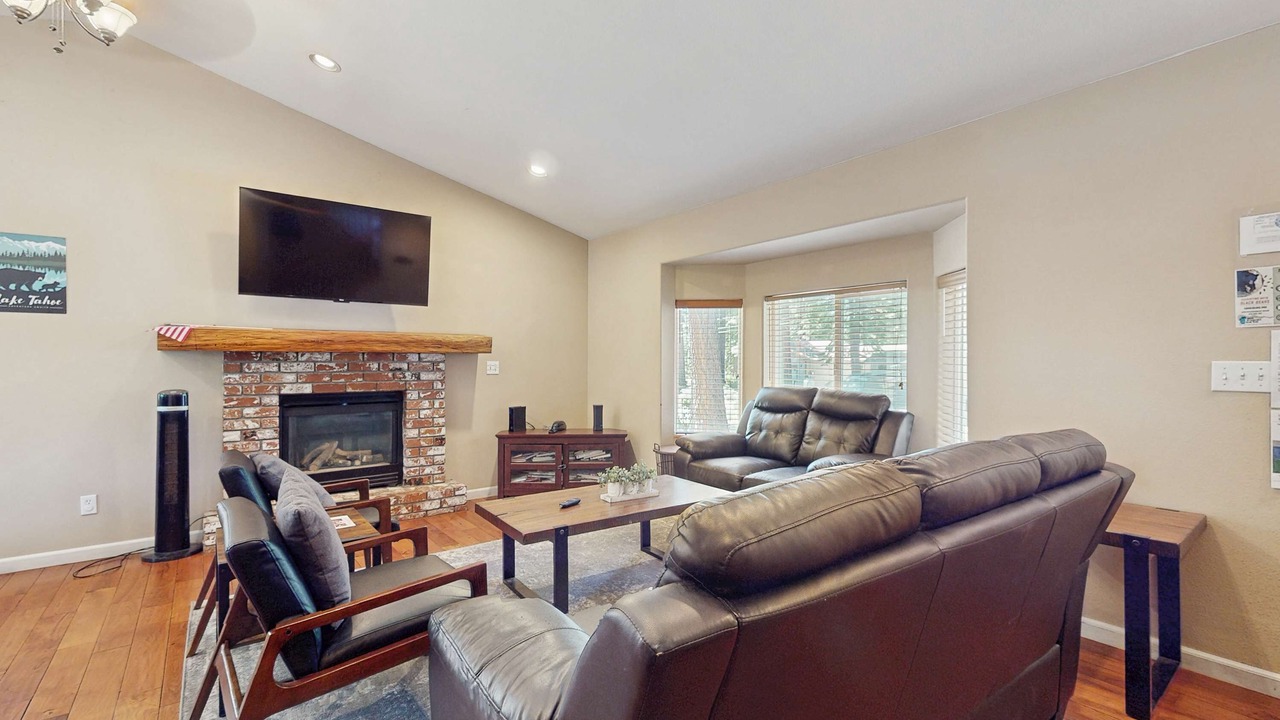 Photo of Livingroom in Pioneer Trail