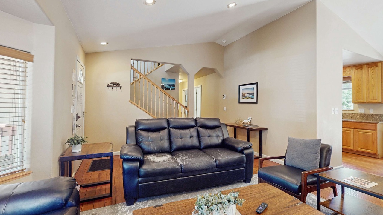 Photo of Livingroom in Pioneer Trail