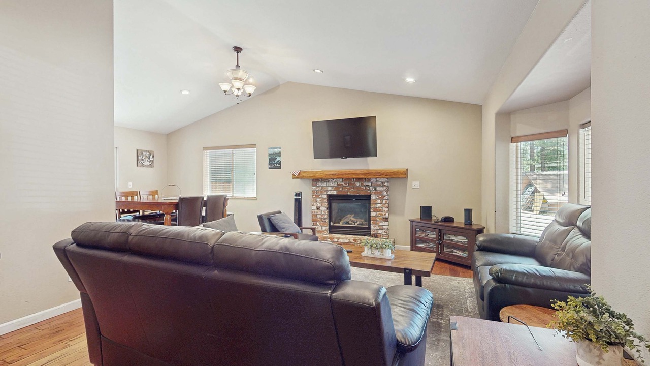 Photo of Livingroom in Pioneer Trail