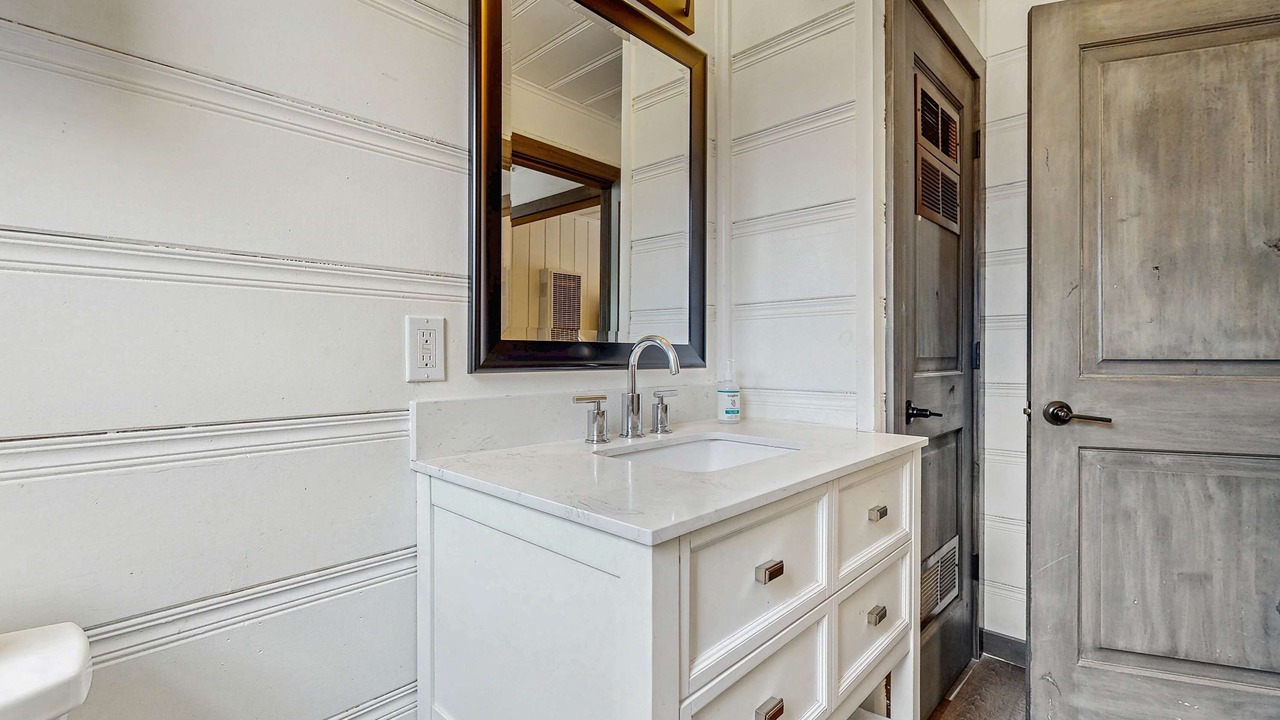 Photo of Bathroom in Lakeside Park