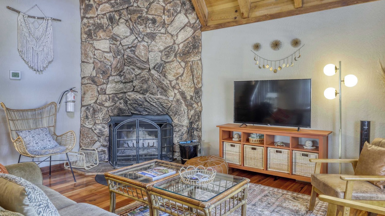 Photo of Livingroom in Black Bart