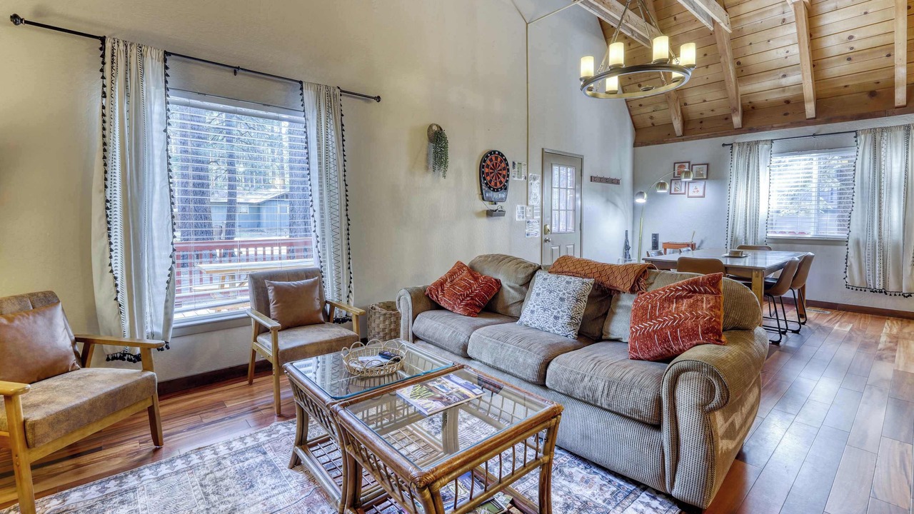 Photo of Livingroom in Black Bart
