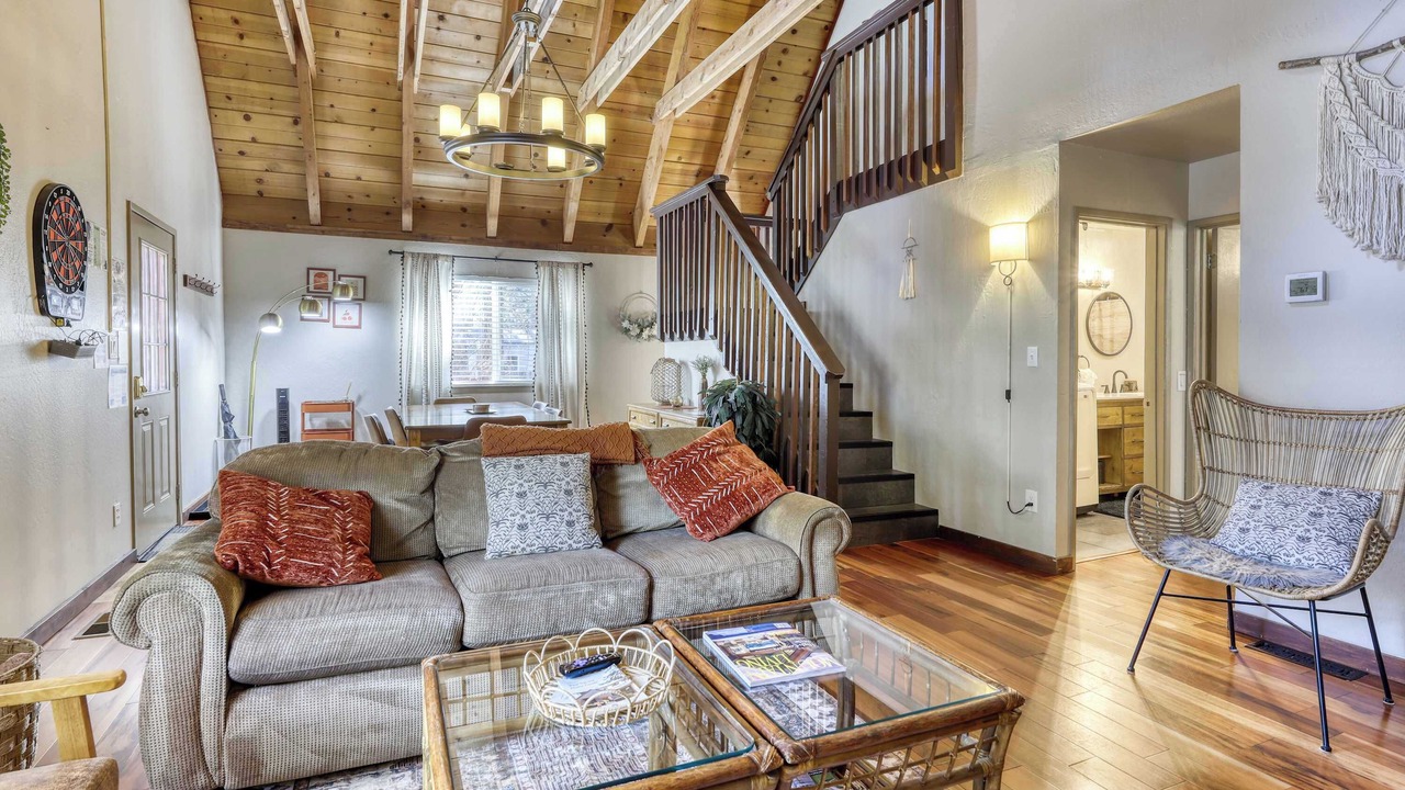 Photo of Livingroom in Black Bart