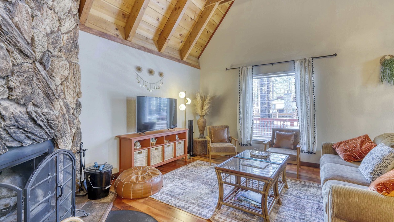 Photo of Livingroom in Black Bart