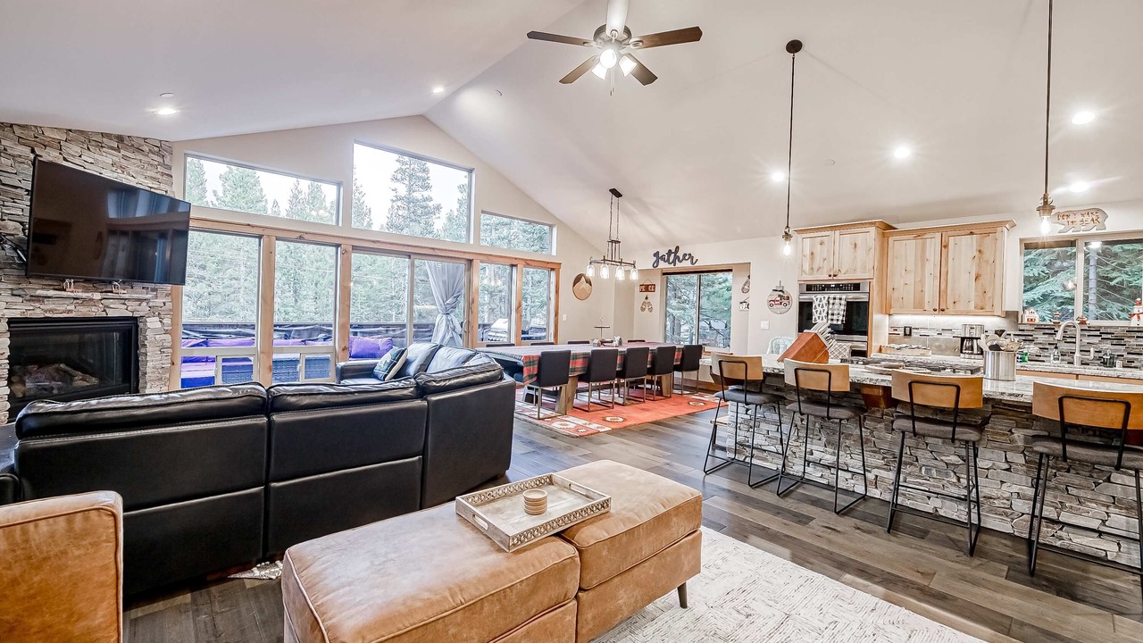 Photo of Livingroom in Pioneer Trail