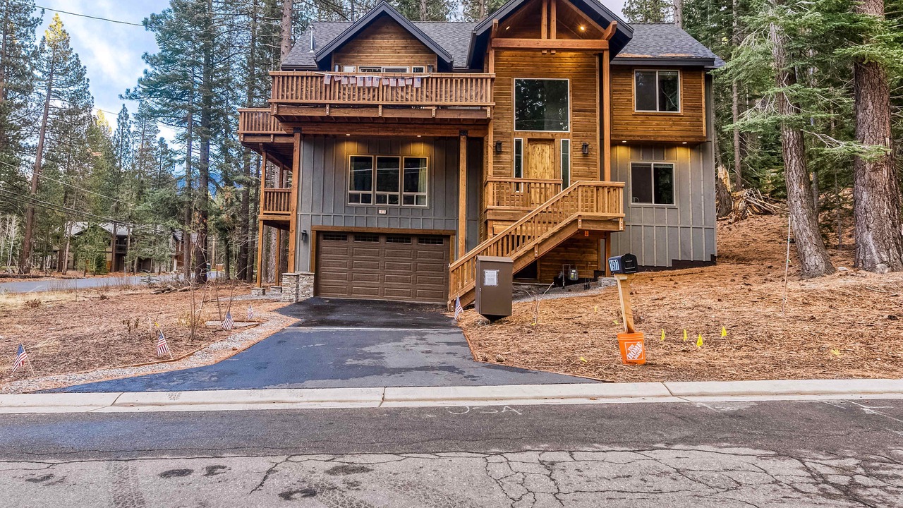 Photo of Outdoor in Pioneer Trail
