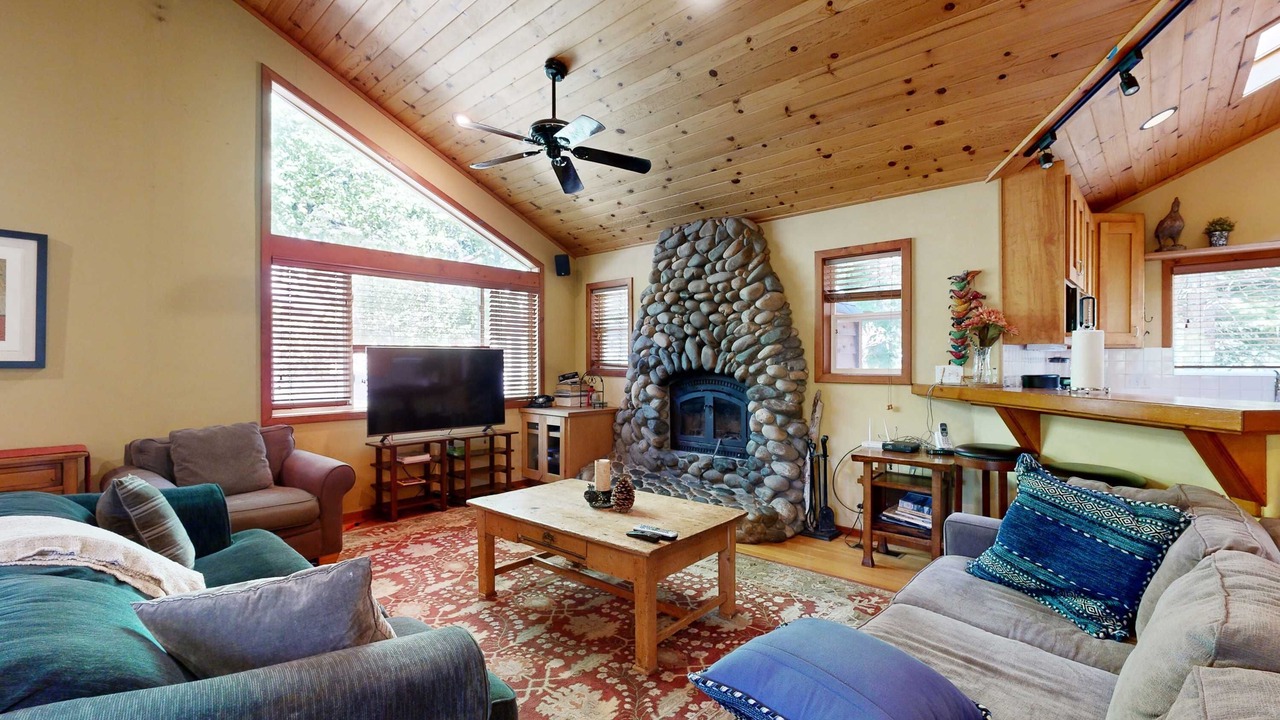 Photo of Livingroom in Comstock Acres