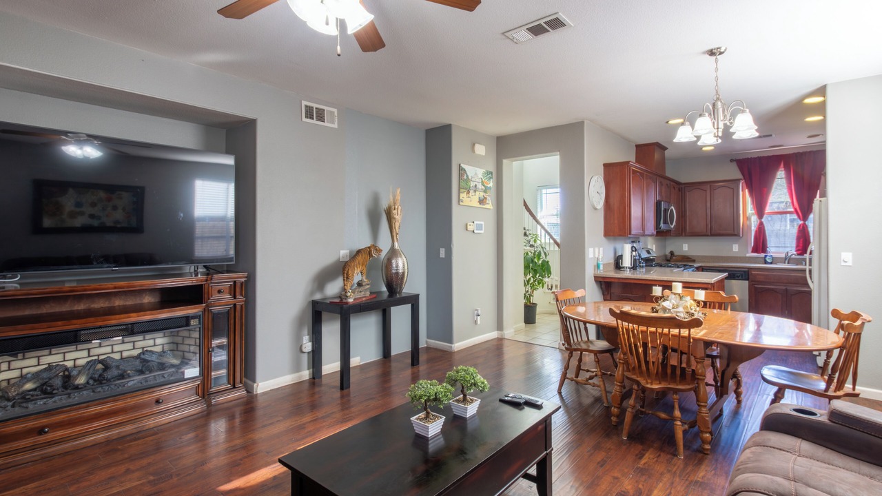 Photo of Livingroom in Tulare