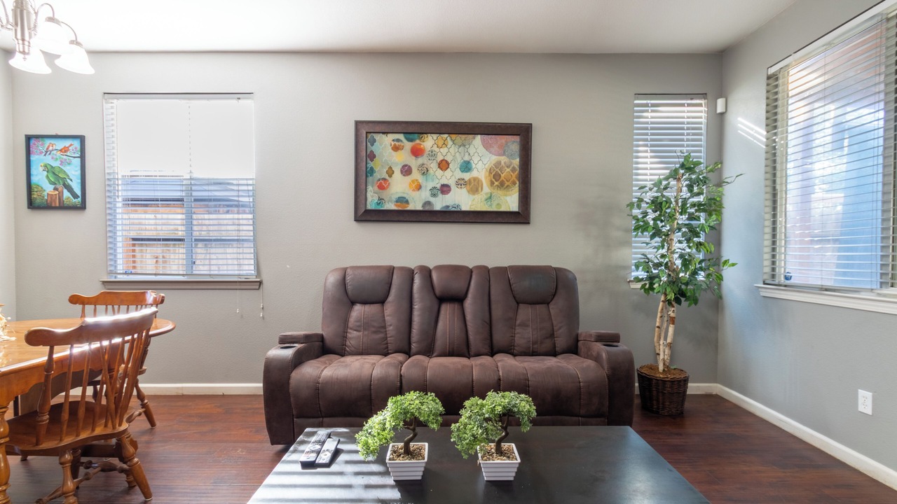 Photo of Livingroom in Tulare