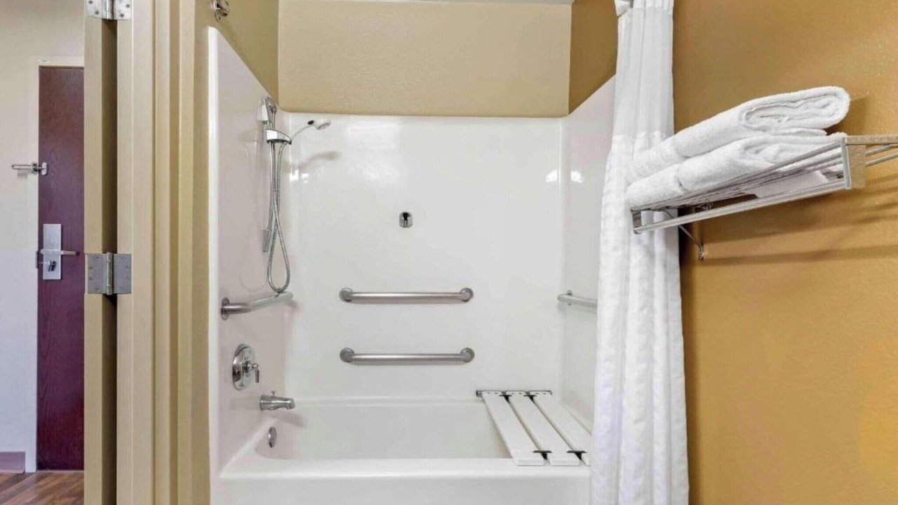 Photo of Bathroom in Raisin