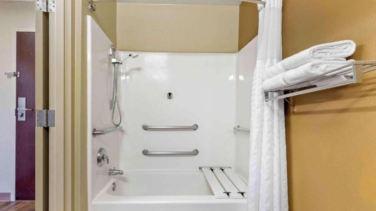 Photo of Bathroom in Raisin