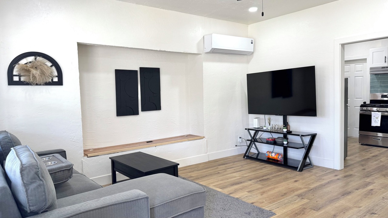 Photo of Livingroom in Hanford
