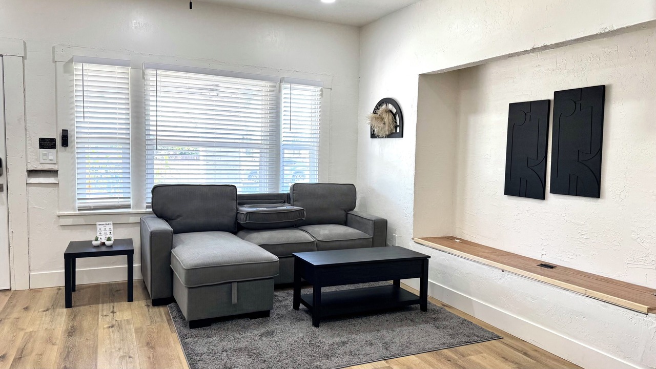 Photo of Livingroom in Hanford