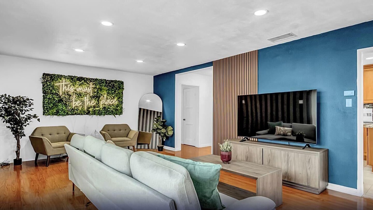 Photo of Livingroom in Sherwood Forest and Thistle Development