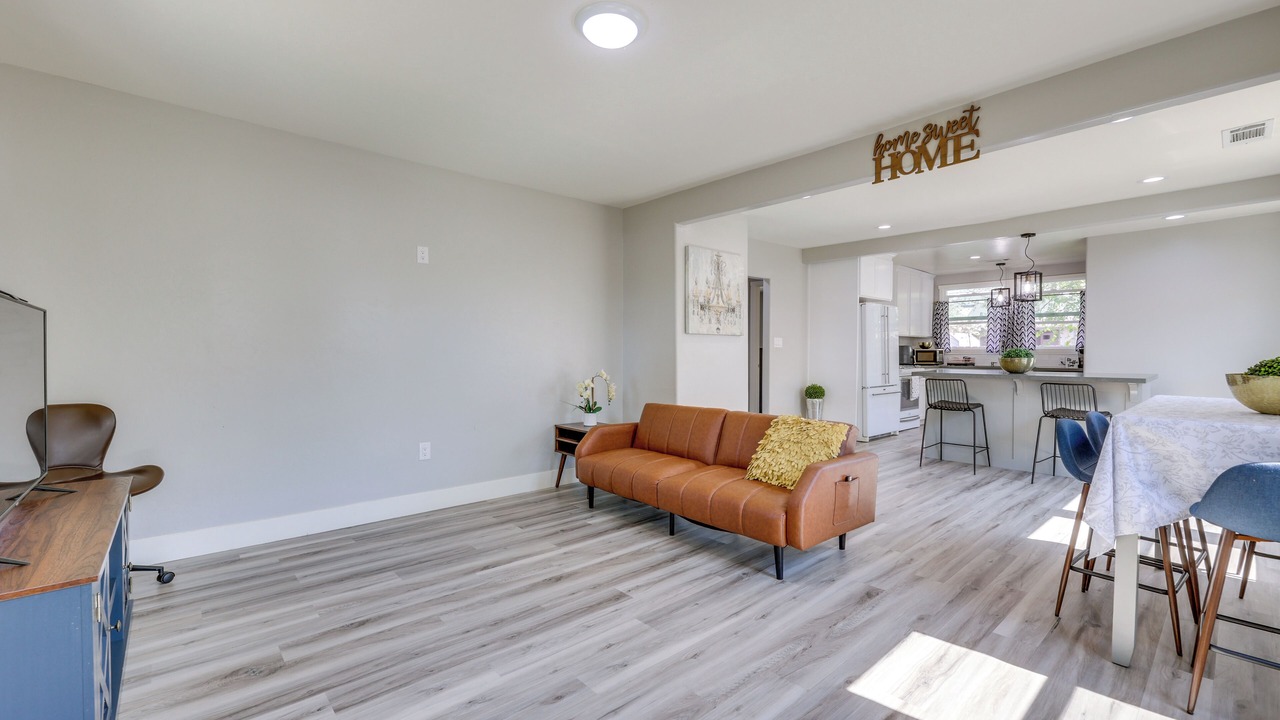 Photo of Livingroom in Hanford