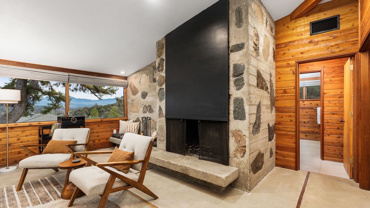 Photo of Livingroom in Oakhurst