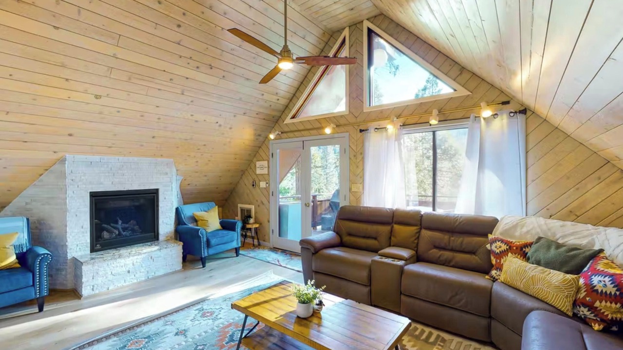 Photo of Livingroom in Yosemite West