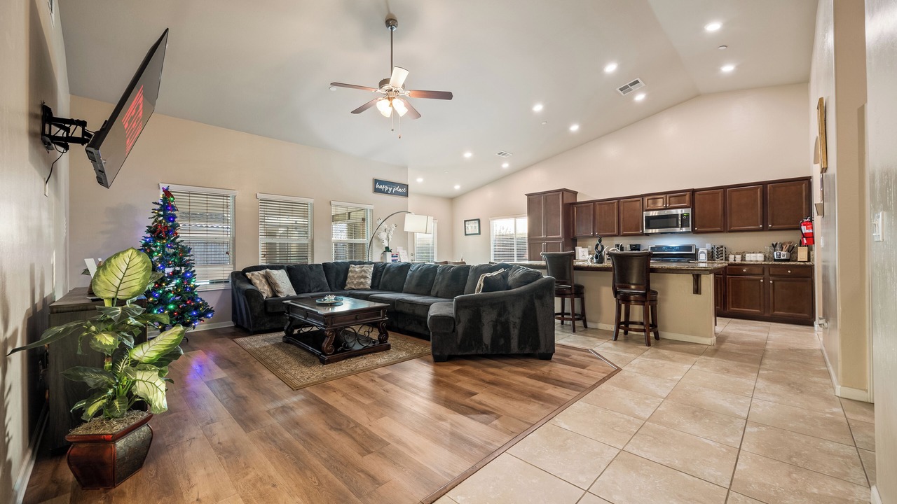Photo of Livingroom in Pumpkin Center