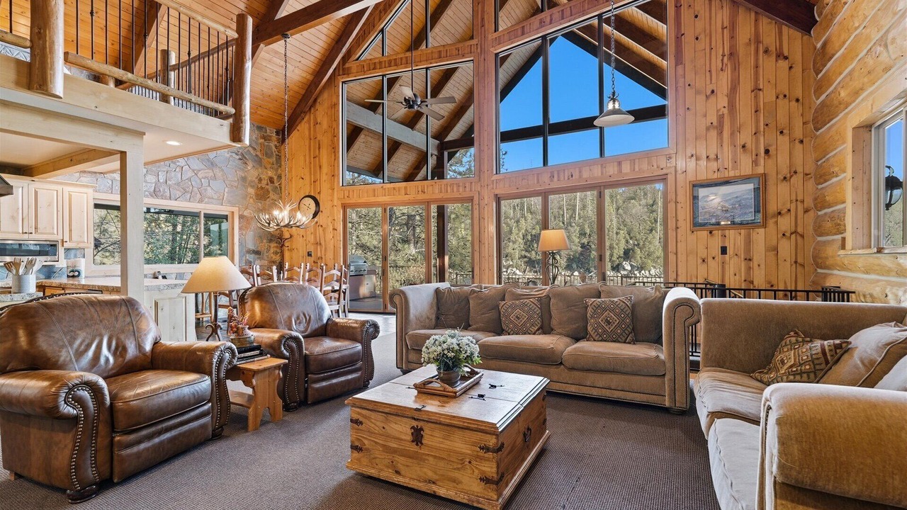Photo of Livingroom in Bass Lake