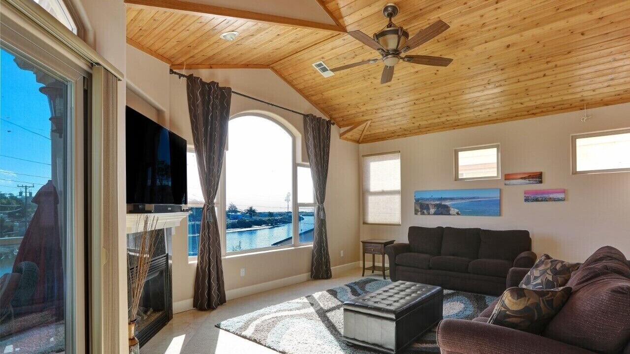 Photo of Livingroom in Downtown
