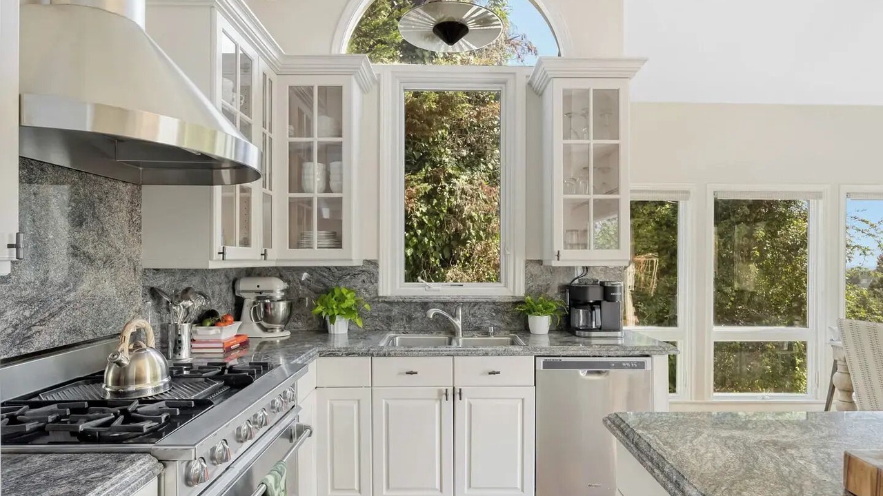 Photo of Kitchen in Eastern Malibu