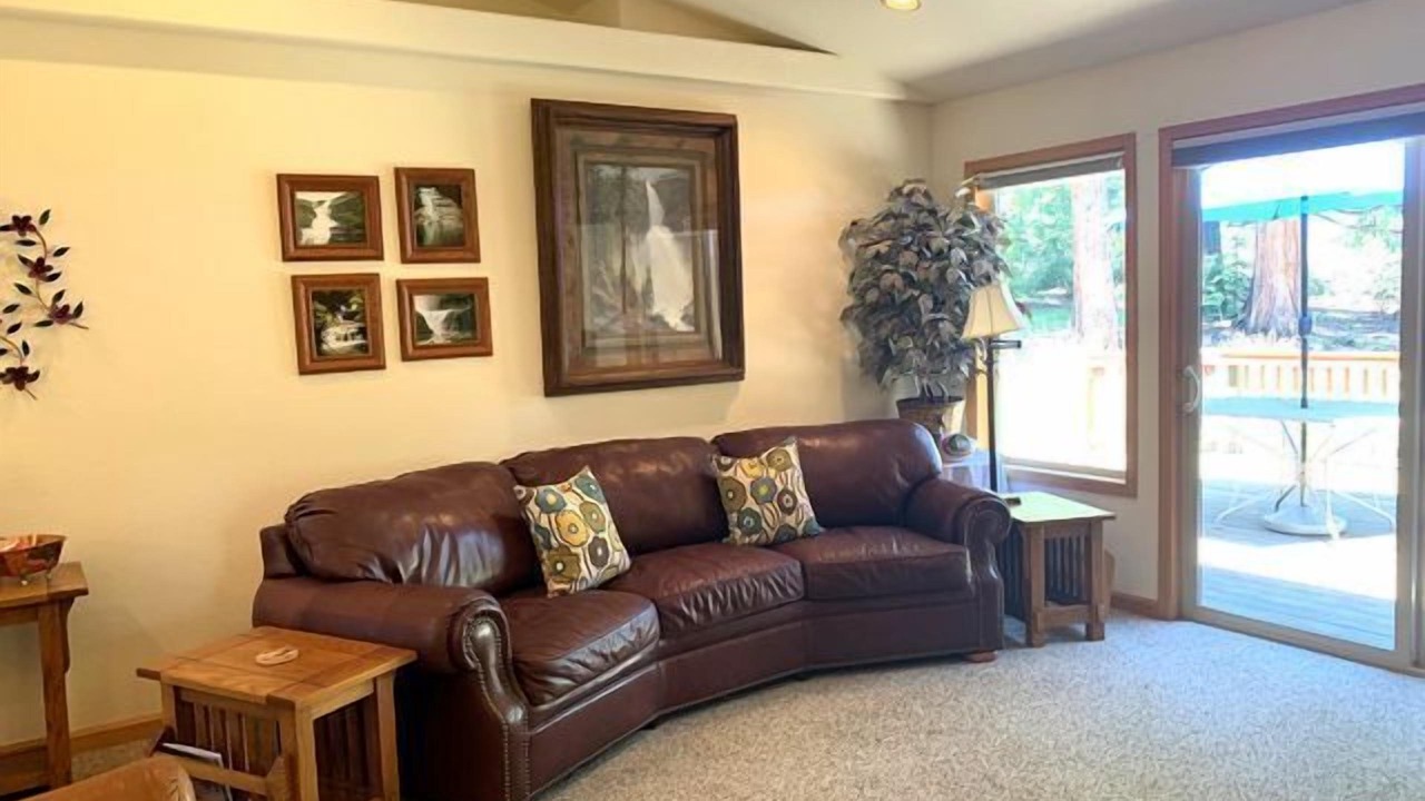 Photo of Livingroom in Bailey Creek