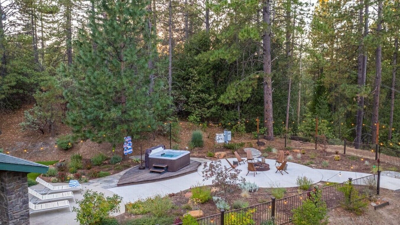 Photo of Outdoor in Groveland