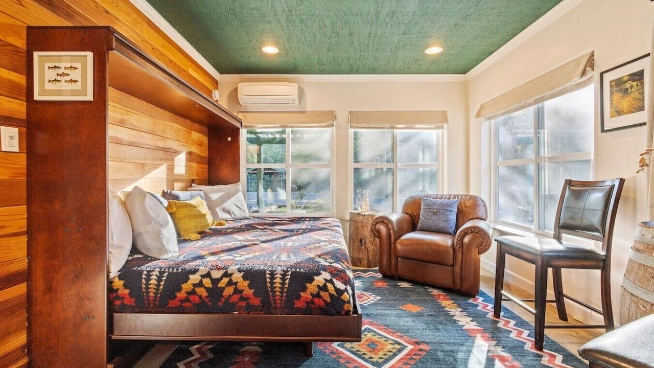 Photo of Bedroom in Groveland