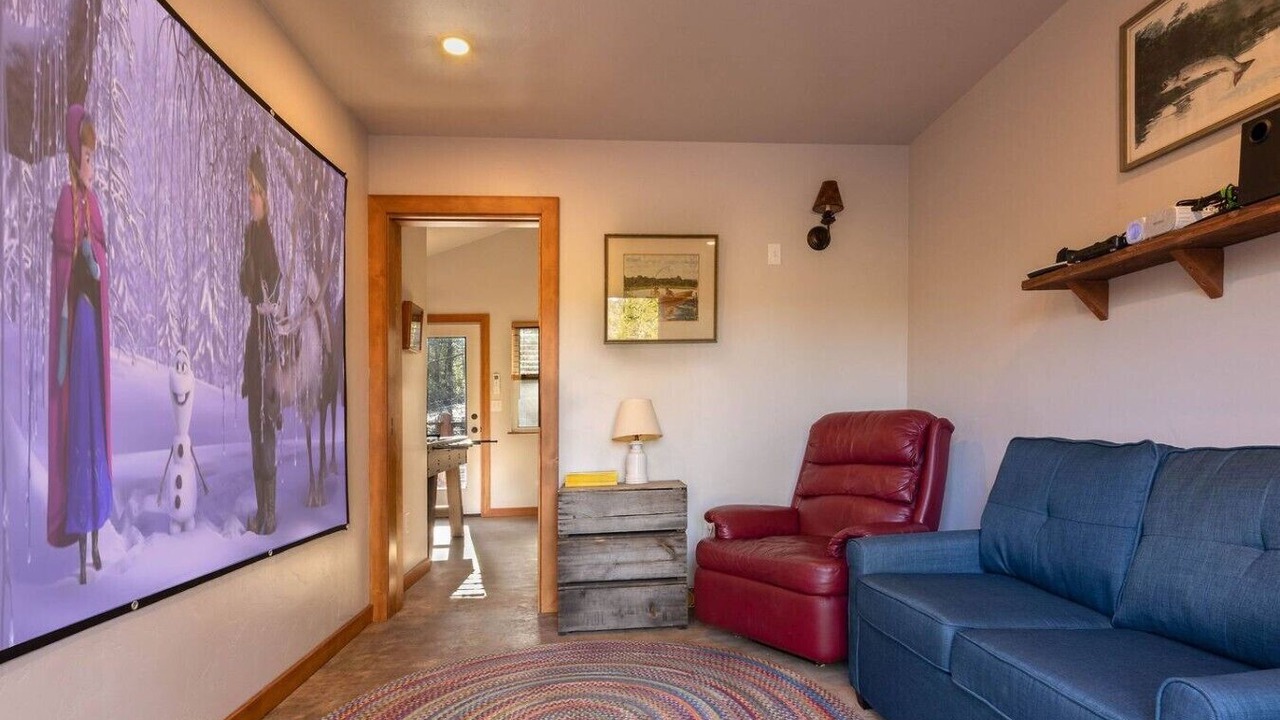 Photo of Livingroom in Groveland