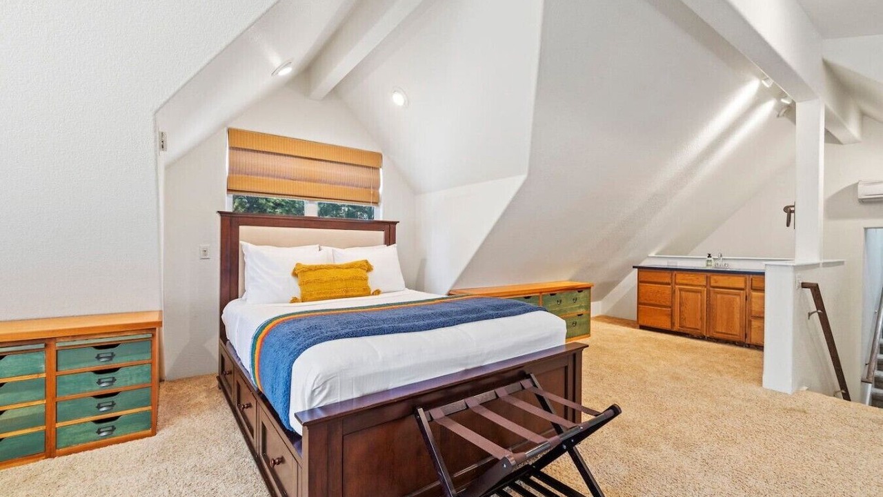 Photo of Bedroom in Groveland