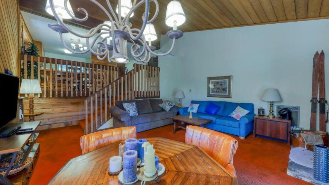 Photo of Livingroom in Lakeshore
