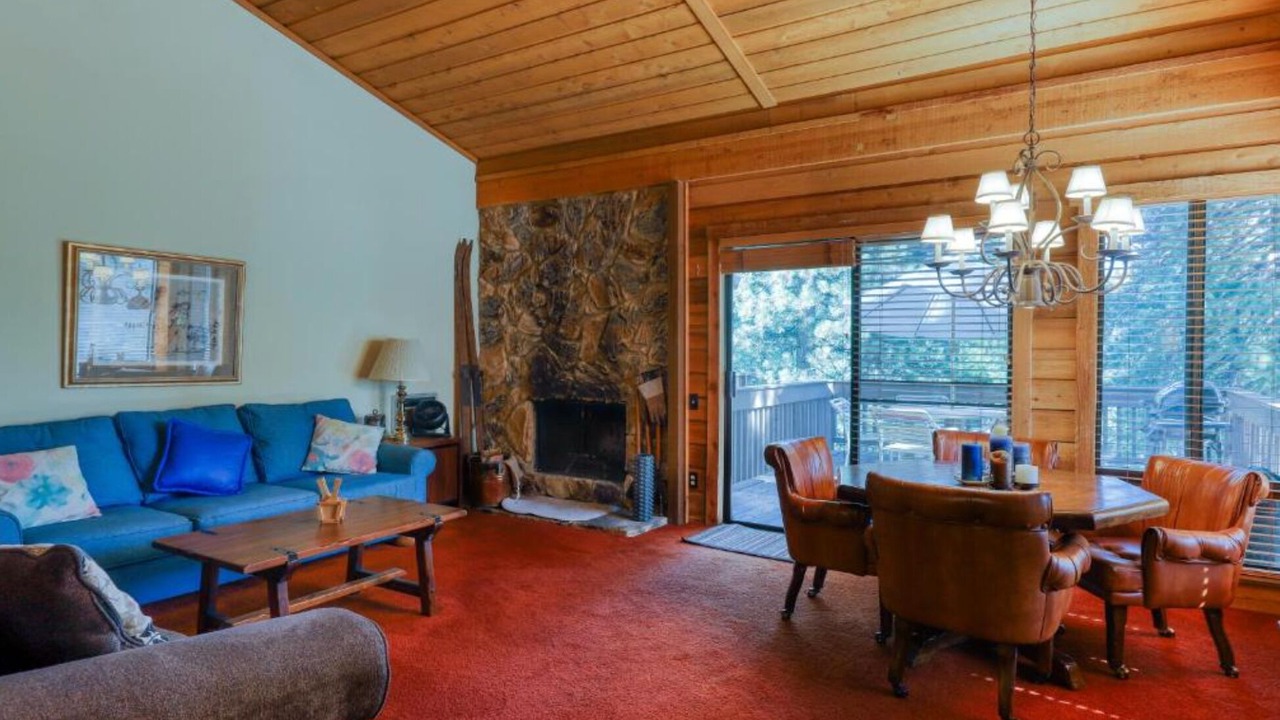 Photo of Livingroom in Lakeshore