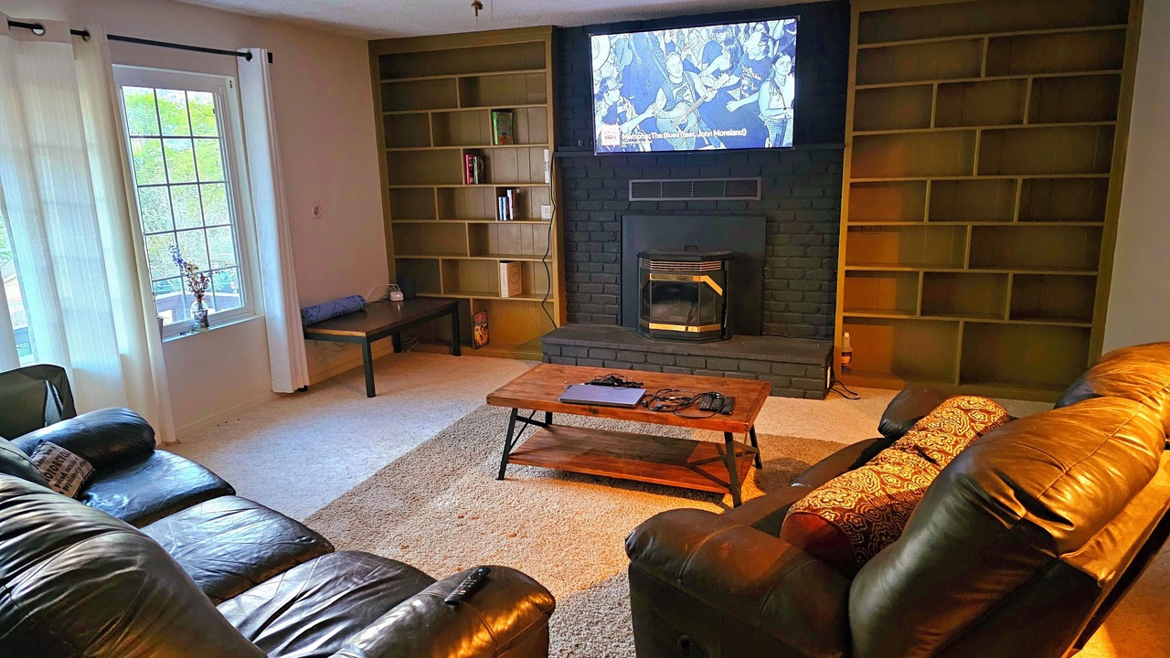 Photo of Livingroom in Kernville