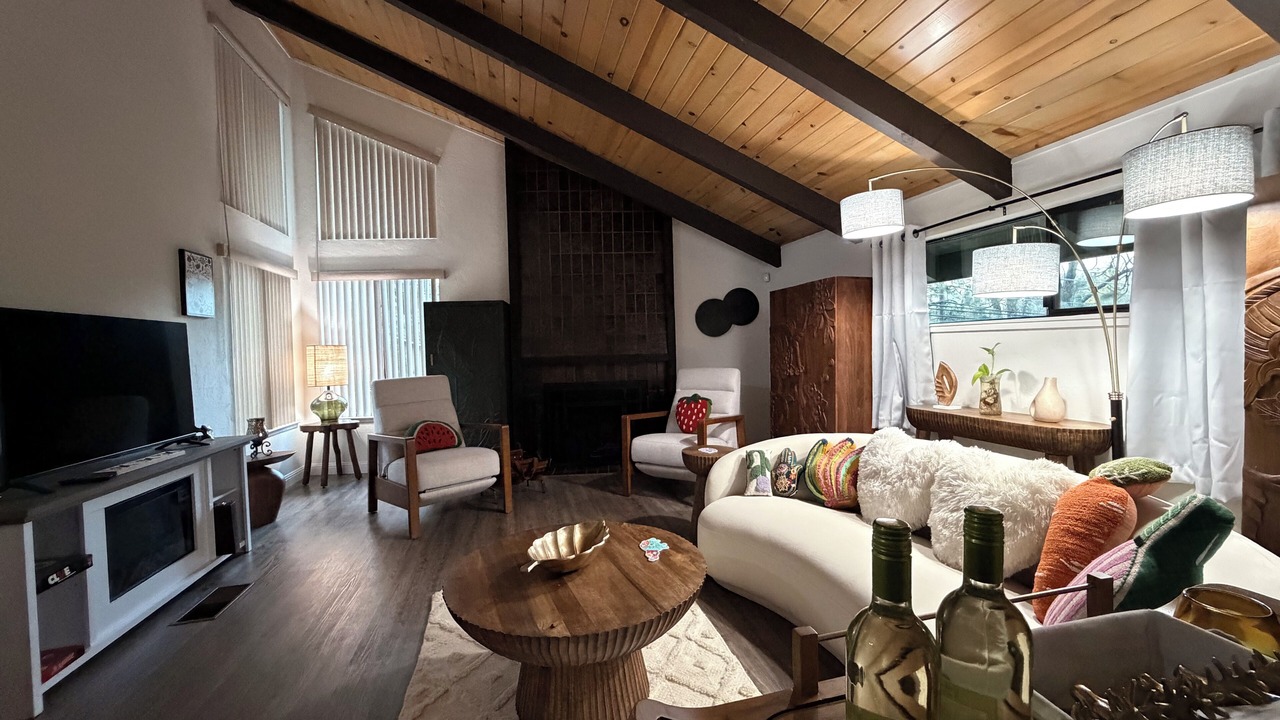 Photo of Livingroom in Groveland