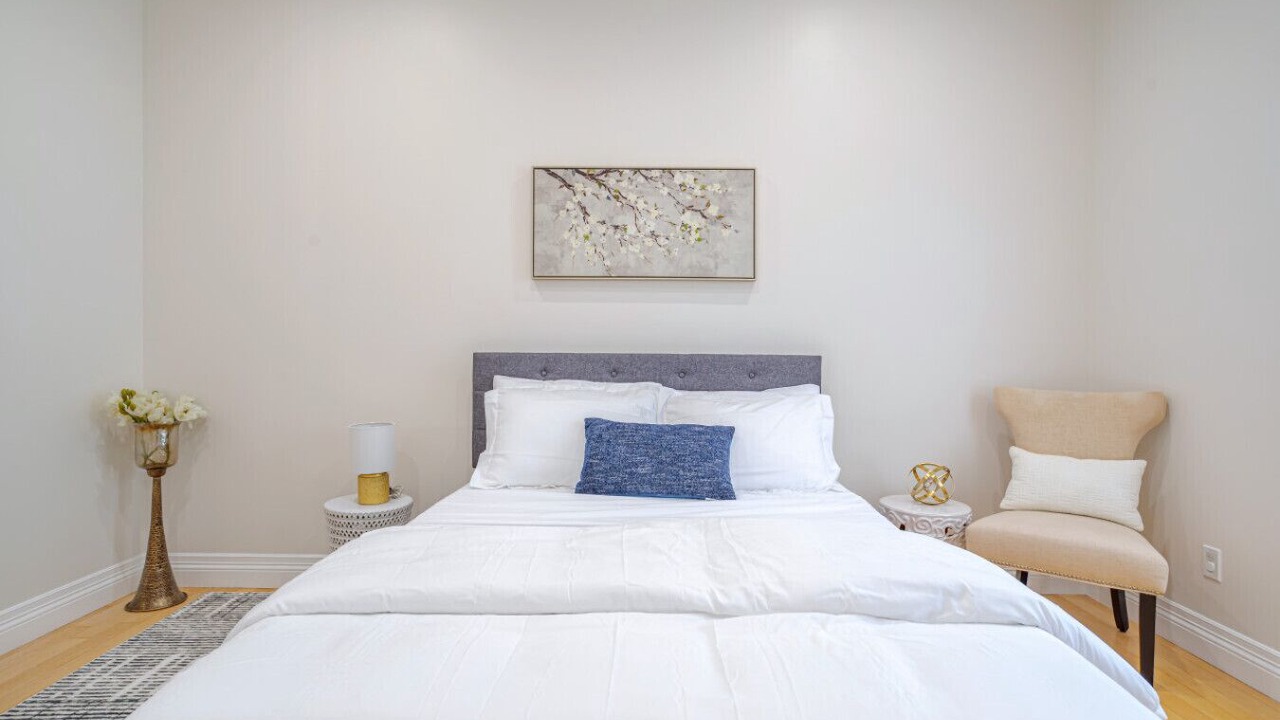 Photo of Bedroom in Valley Glen
