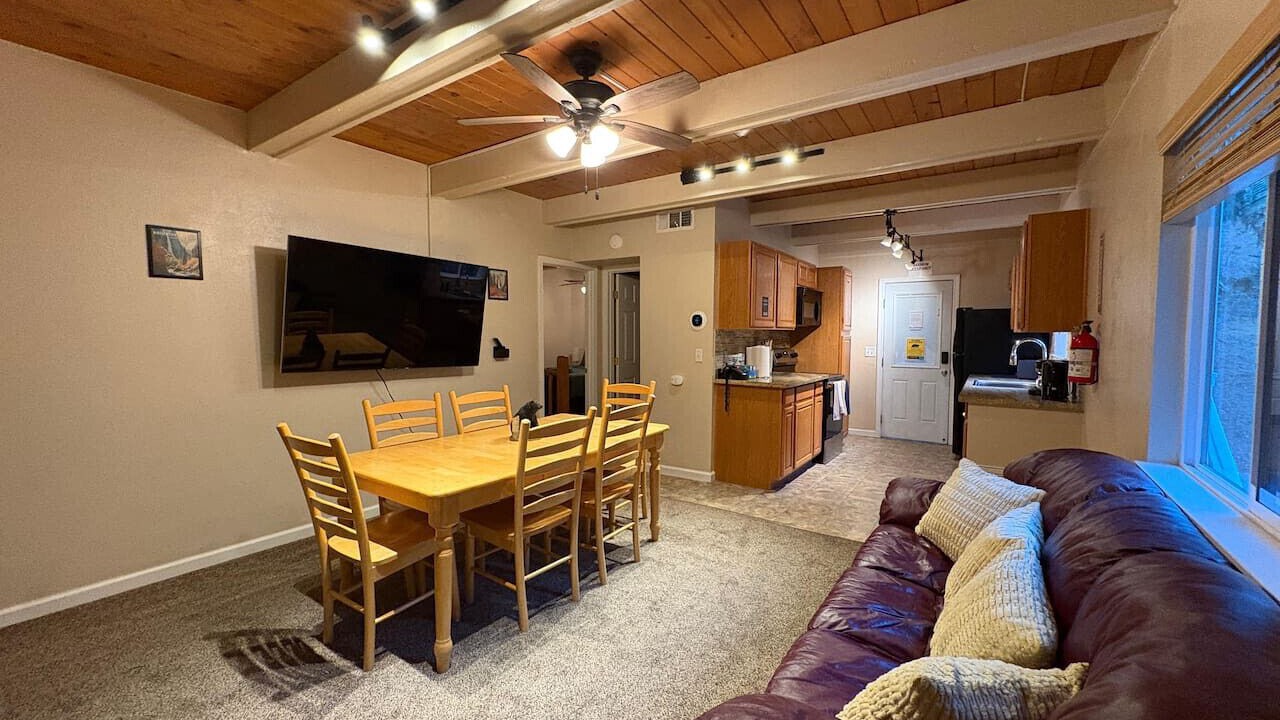 Photo of Livingroom in Yosemite West