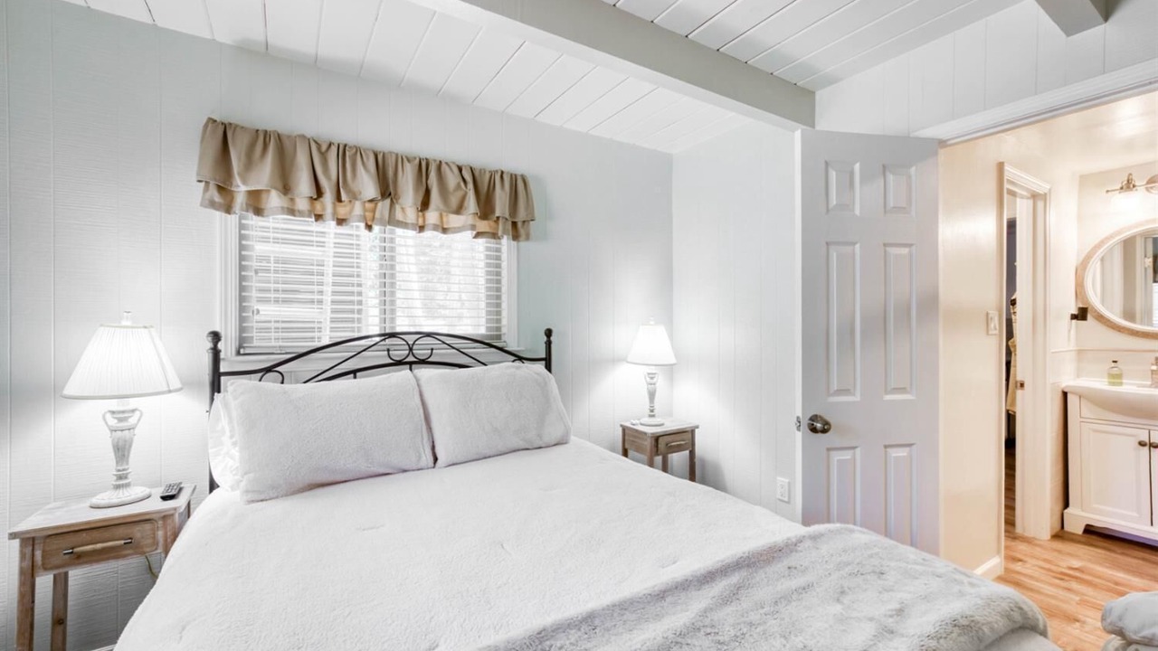 Photo of Bedroom in Sierra Cedars