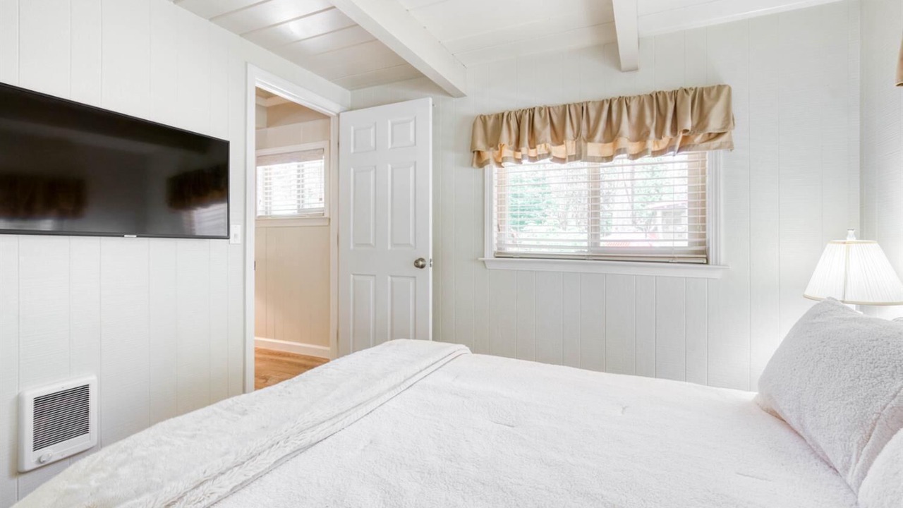 Photo of Bedroom in Sierra Cedars