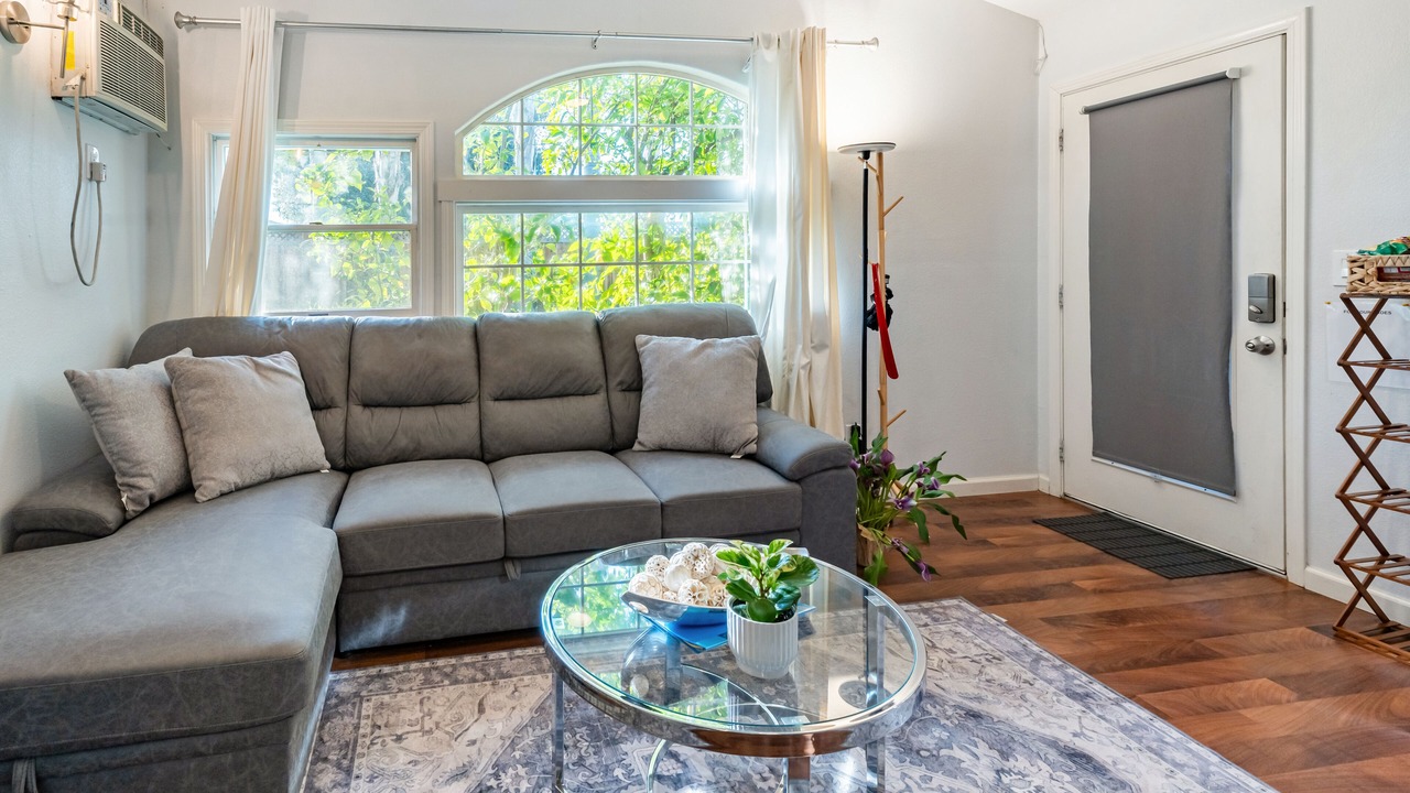 Photo of Livingroom in Downing - Whitethorne