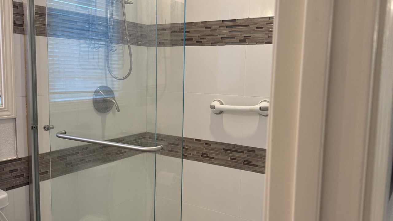 Photo of Bathroom in Downing - Whitethorne