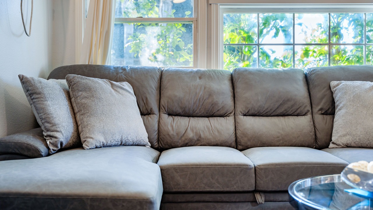 Photo of Livingroom in Downing - Whitethorne