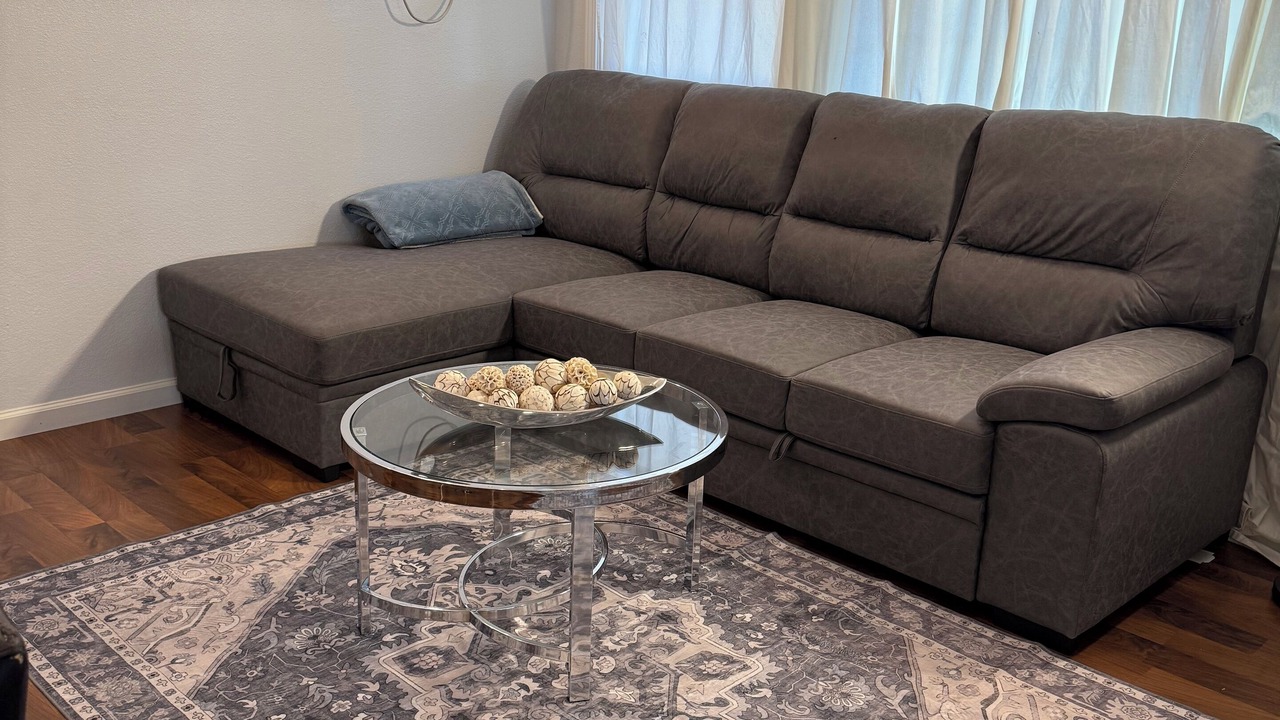 Photo of Livingroom in Downing - Whitethorne