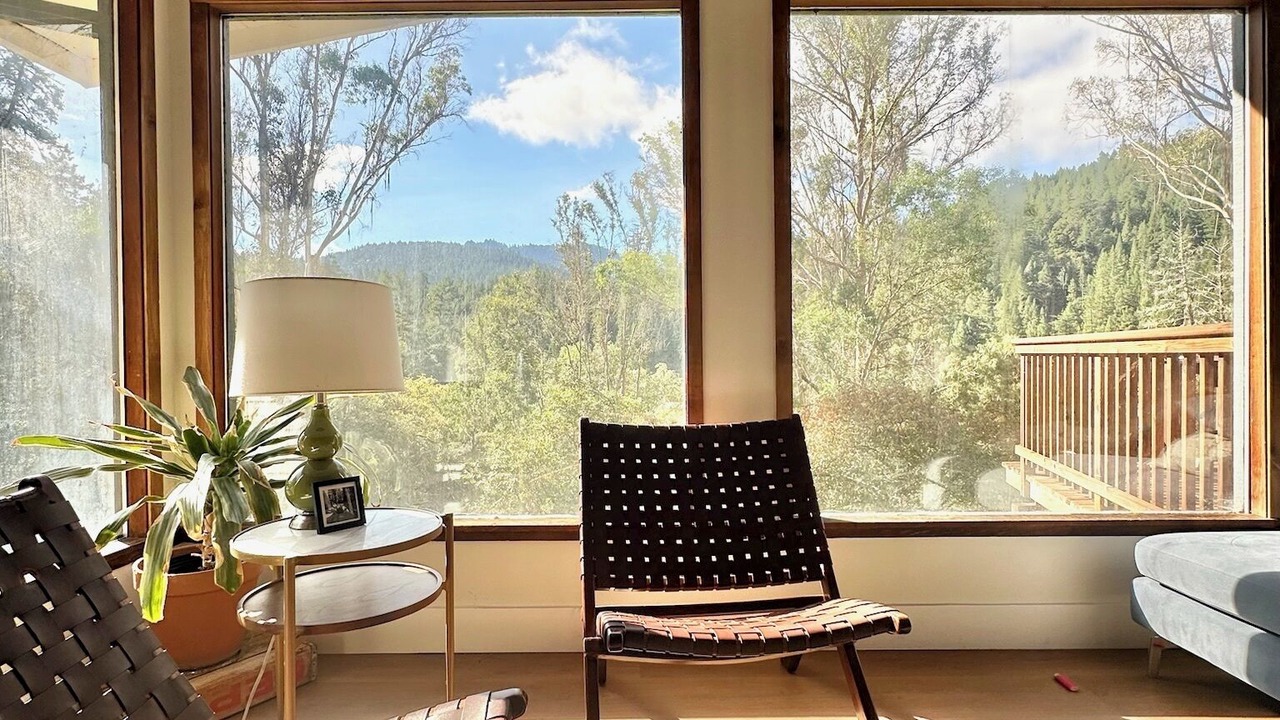 Photo of Livingroom in Myers Flat