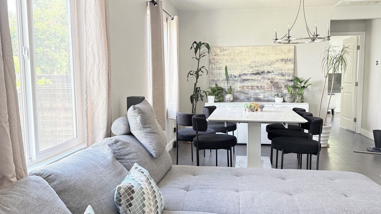 Photo of Livingroom in North Central