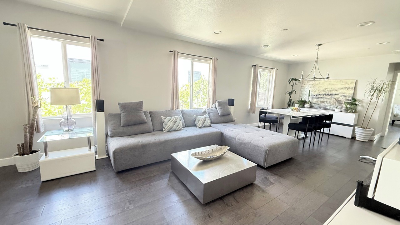 Photo of Livingroom in North Central