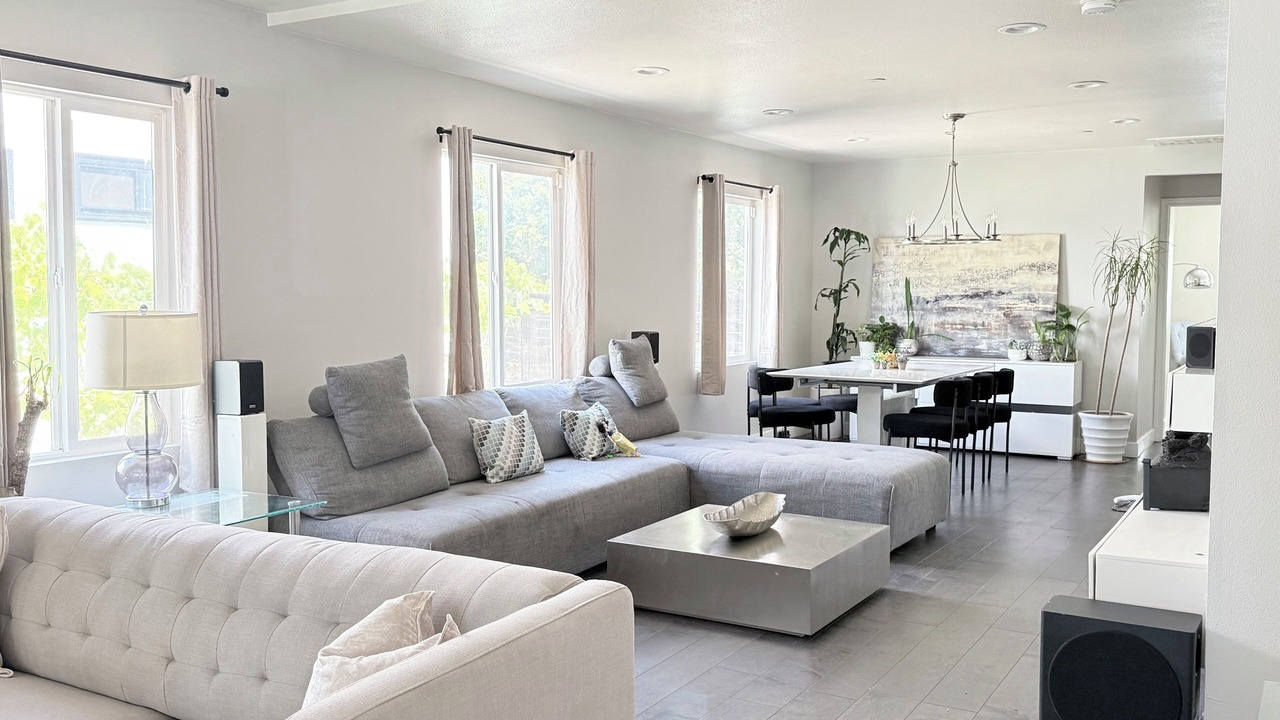 Photo of Livingroom in North Central